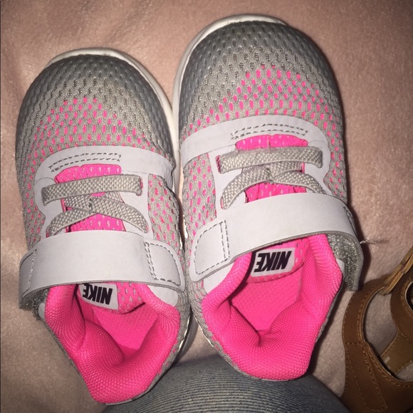 Nike - Picture 2 of 3